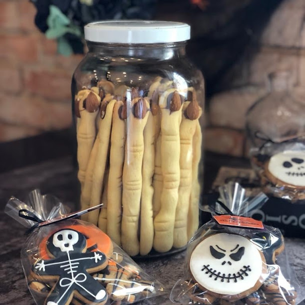 Mesa temática Halloween - chapéus de bruxa